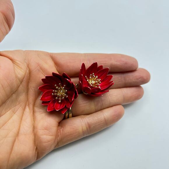 RARE Vintage Crown Trifari Red Enamel Flower Clip Earrings - Picture 12 of 12